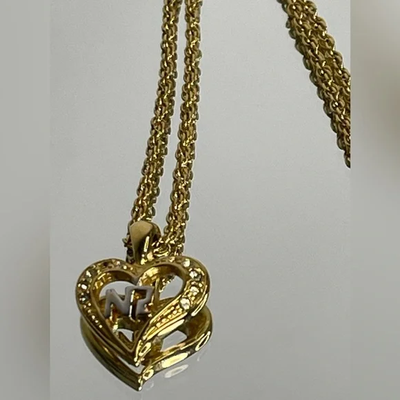 Nina Ricci Heart Pendant Necklace - Picture 5 of 8